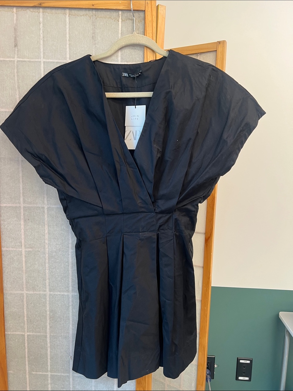 Zara Black V-Neck Pleated Midi Dress